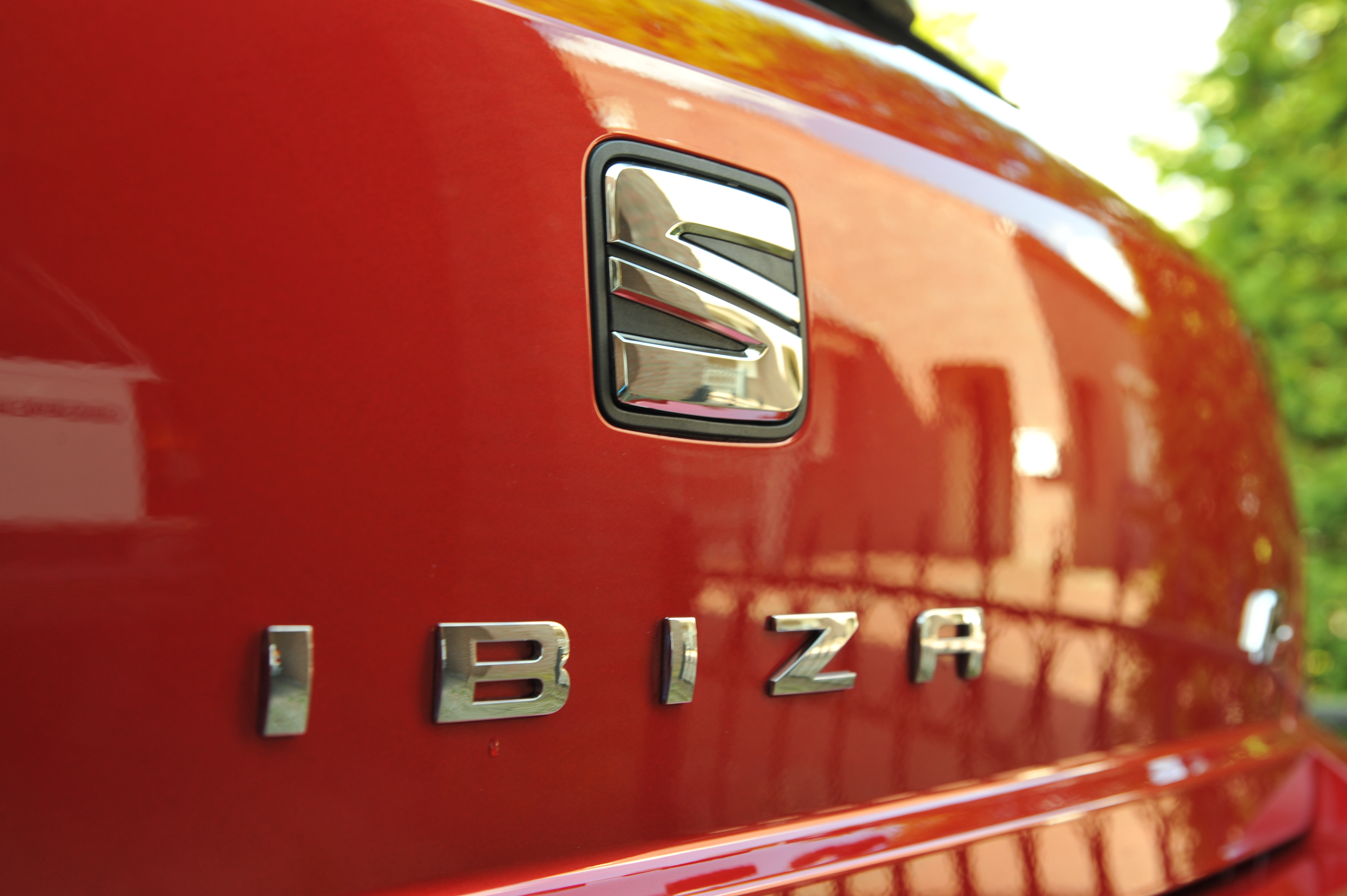 Seat concentreert zich met de nieuwe Ibiza vooral op de 1 liter motor, in de meeste gevallen met turbo. De sportief getinte FR-uitvoering brengt het model precies daar waar het hoort.
