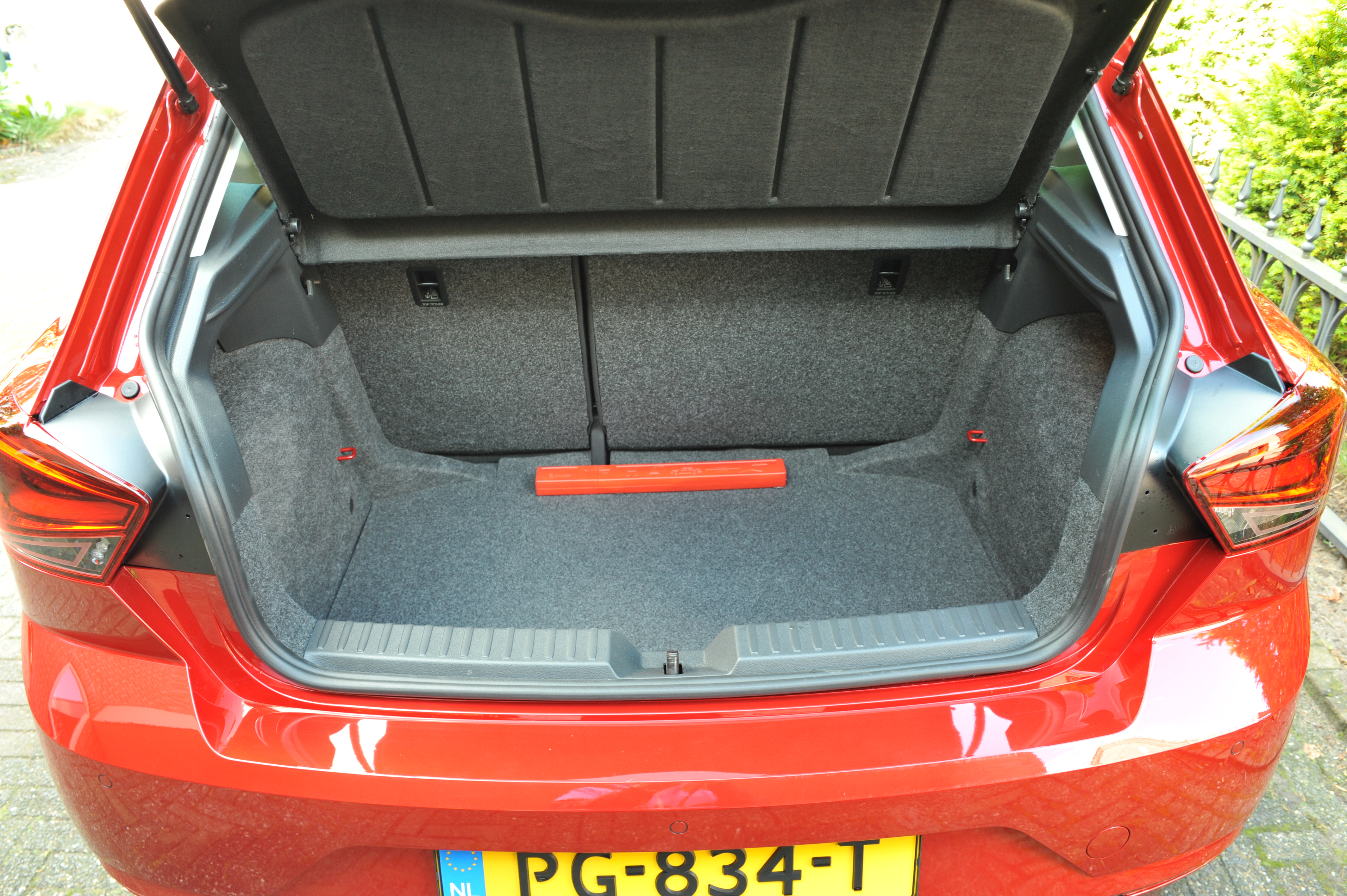 Seat concentreert zich met de nieuwe Ibiza vooral op de 1 liter motor, in de meeste gevallen met turbo. De sportief getinte FR-uitvoering brengt het model precies daar waar het hoort.
