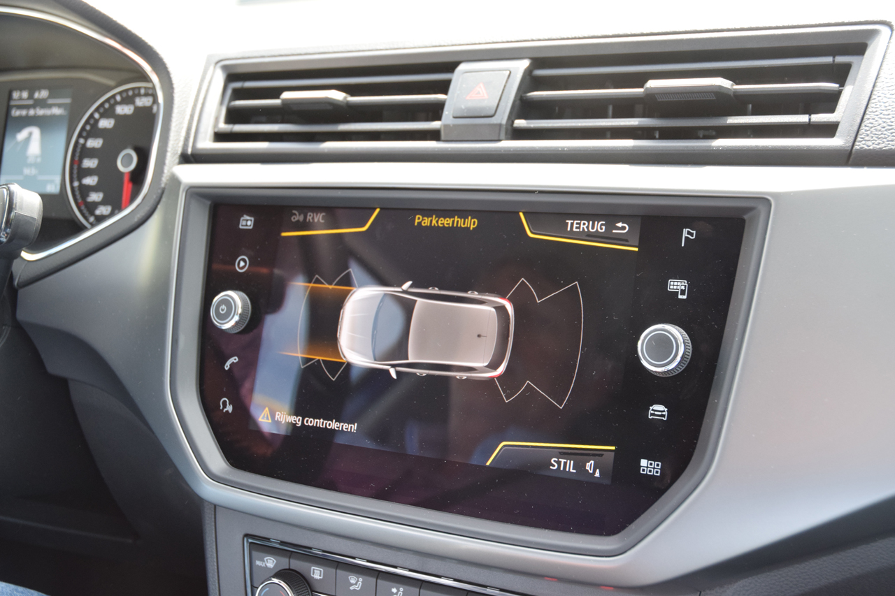 Seat zet eind juni de nieuwe generatie Ibiza in de showroom. De auto staat op een nieuw platform en is aanzienlijk groter geworden. AutoVandaag deed een rijtest.