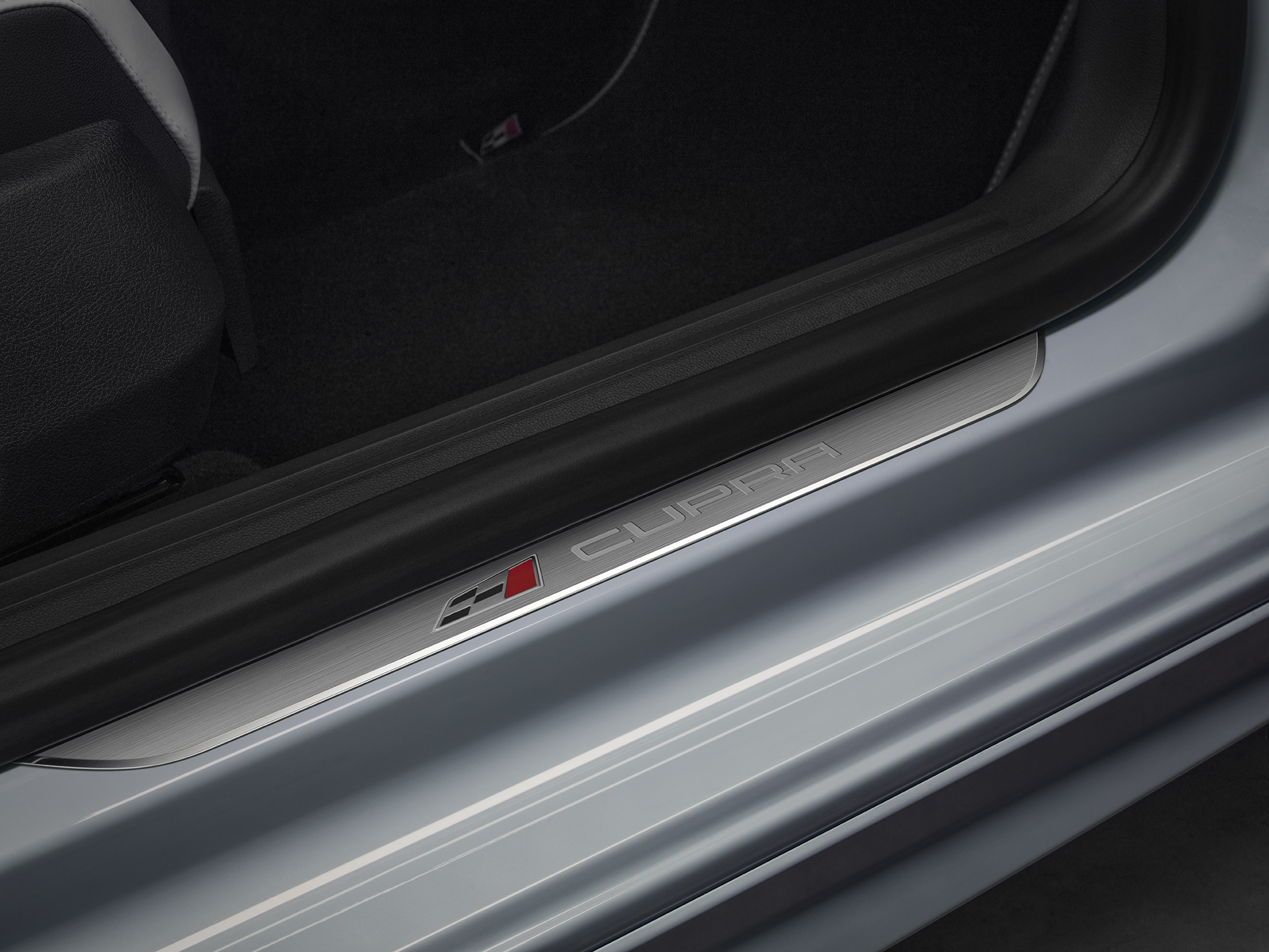 Seat stopt alles van de Leon Cupra nu ook in de stationversie, de Leon ST. Dat betekent 280 pk uit een 2,0 liter turbomotor, een sperdifferentieel en een 0-100 km/h sprint in 6,0 seconden.