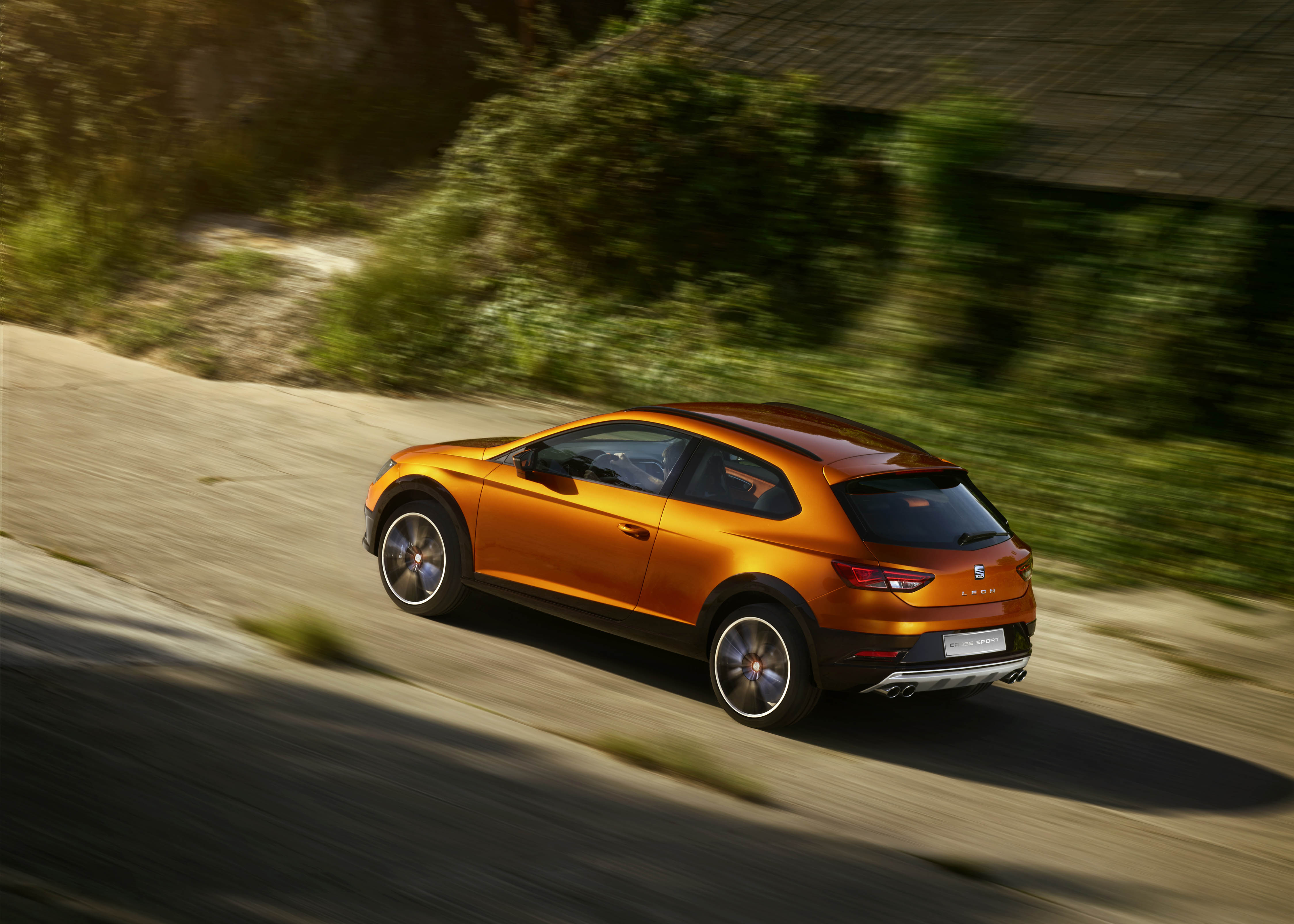 Seat Leon Cupra als hoogpotige crossover naar IAA odner de naam Leon Cross Sport Show Car.