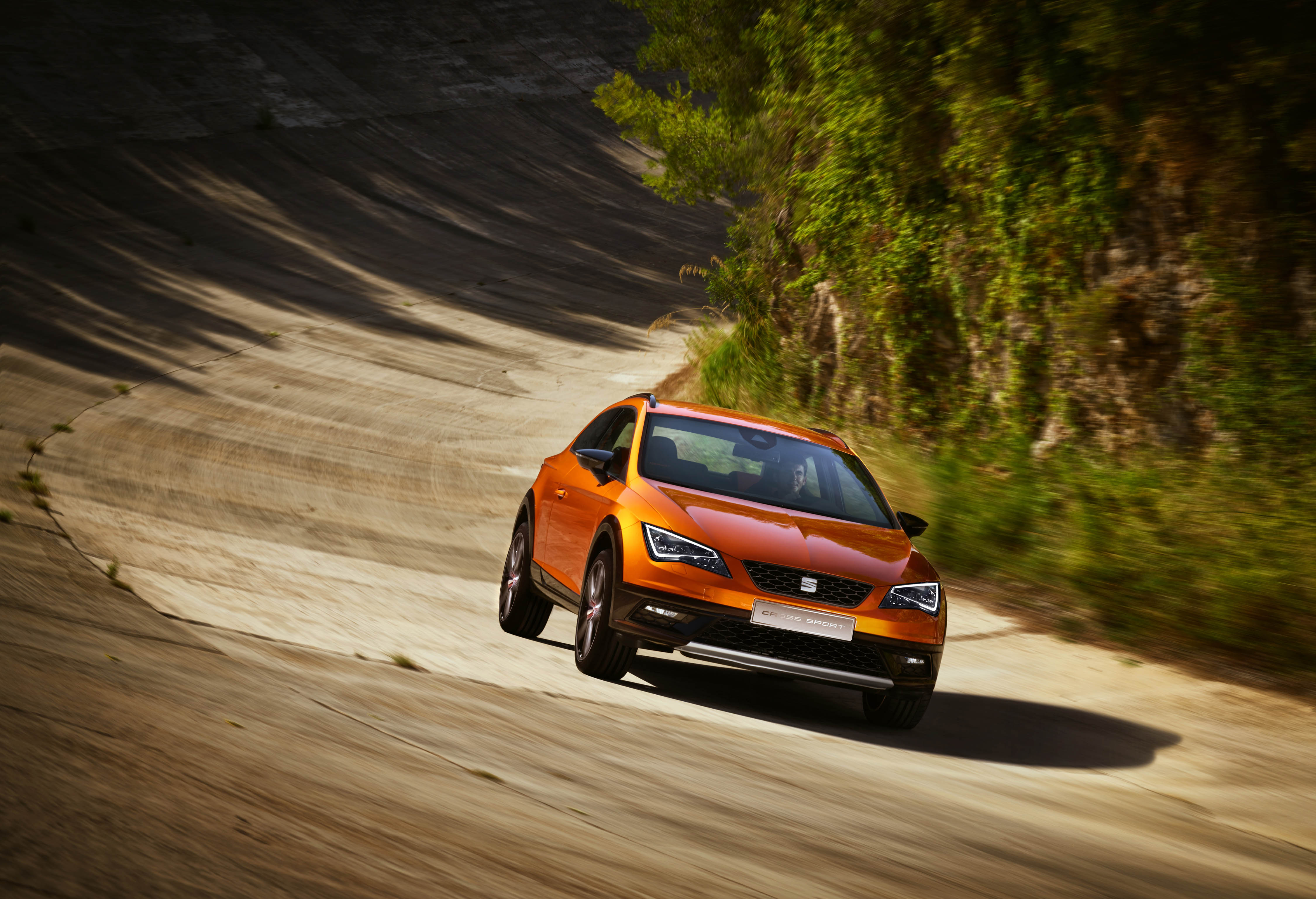 Seat Leon Cupra als hoogpotige crossover naar IAA odner de naam Leon Cross Sport Show Car.