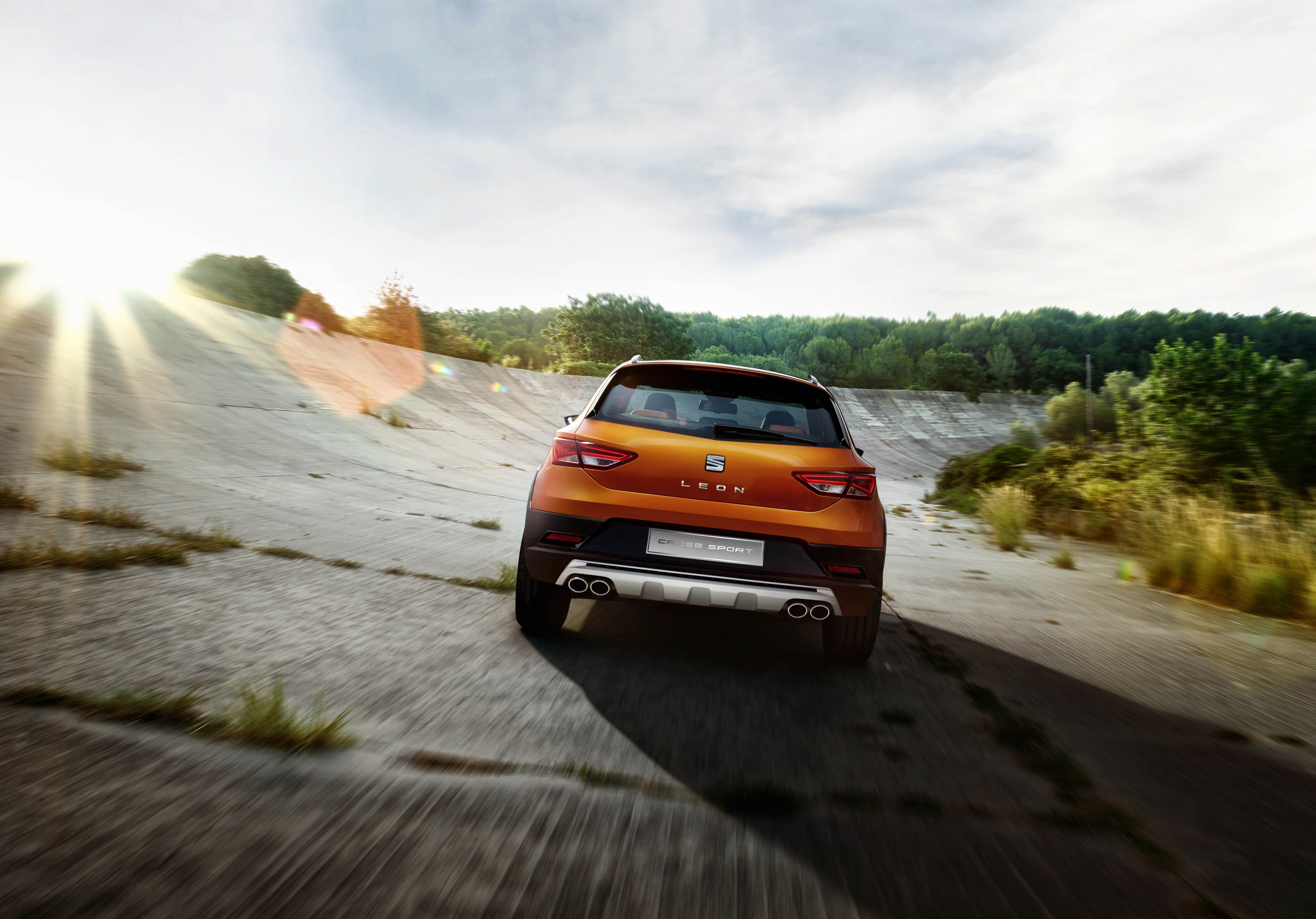 Seat Leon Cupra als hoogpotige crossover naar IAA odner de naam Leon Cross Sport Show Car.
