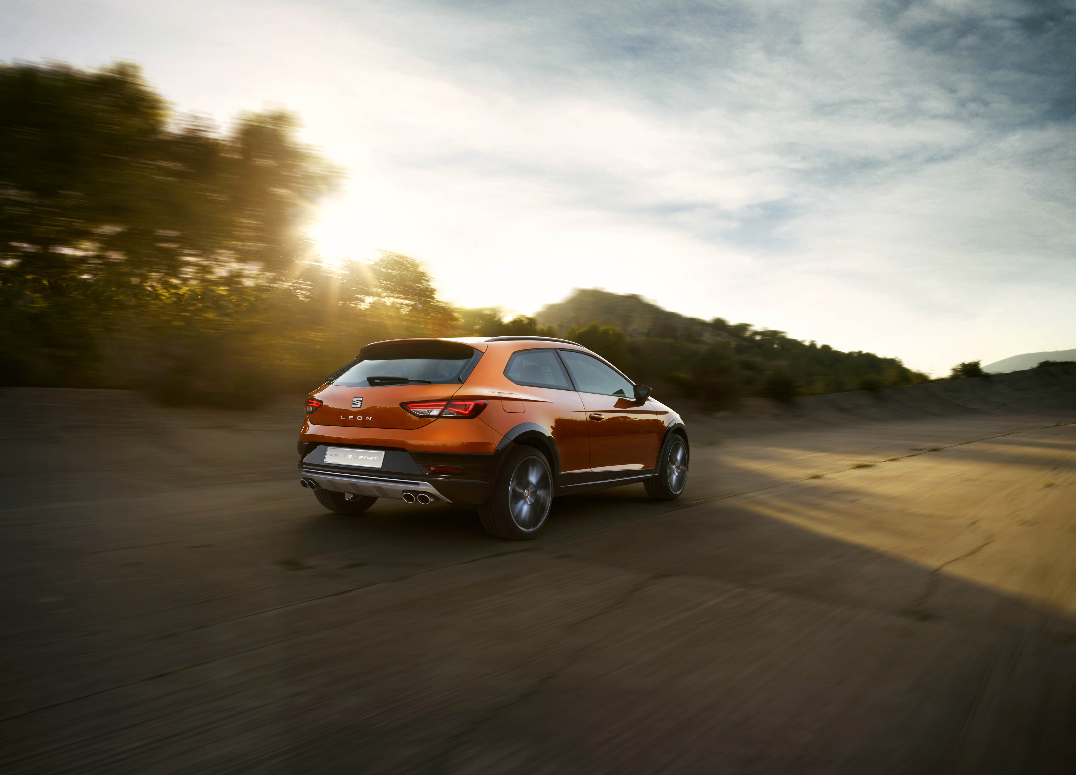 Seat Leon Cupra als hoogpotige crossover naar IAA odner de naam Leon Cross Sport Show Car.