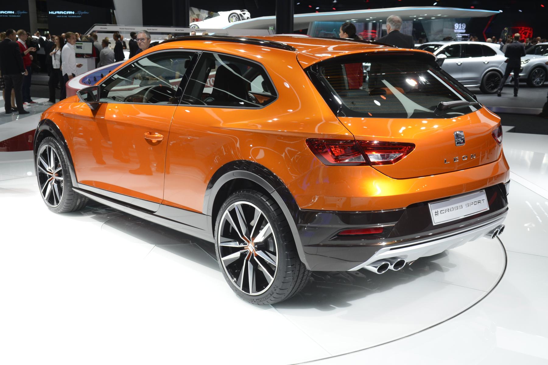 Seat Leon Cupra als hoogpotige crossover naar IAA odner de naam Leon Cross Sport Show Car.