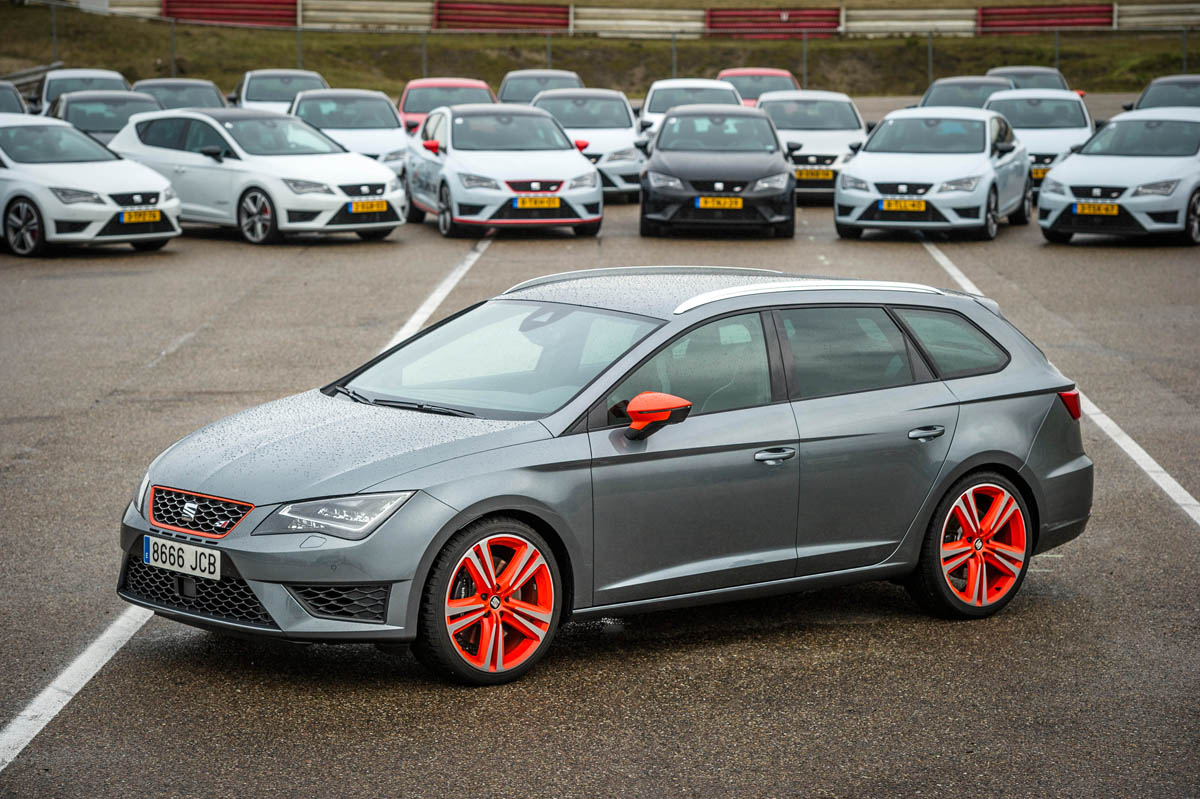 In deze autotest rijden we met de Seat Leon ST Cupra 280 van Circuit Zandvoort naar de Ramblas in Spanje. De rappe stationwagon leent zich voor spoedklussen!