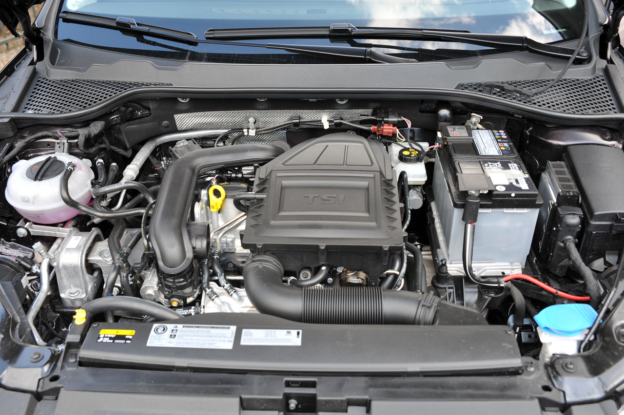 Seat geeft de Leon een kleine facelift en daarbij horen ook wat verbeteringen in het interieur en de uitrusting. De basis 1 liter 3 cilinder kan ook met DSG automaat worden geleverd.