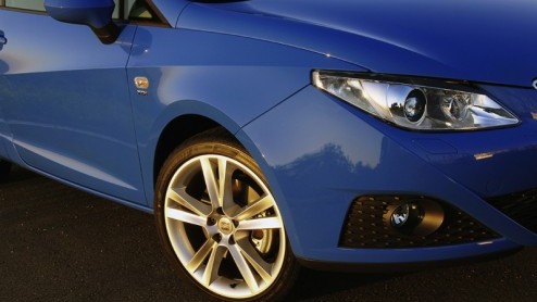 Leuk en aardig zon afwijkende naam voor de driedeursversie van de nieuwe Seat Ibiza, maar is er ook daadwerkelijk verschil met de eerder gentroduceerde 5-deurs hatch? We gingen op onderzoek uit in B