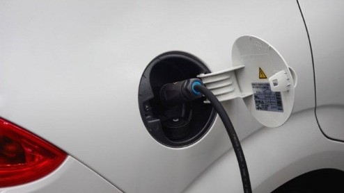 Seat heeft met de Leon Ecomotive al een zuinige Spanjaard in handen, maar met de elektrisch aangedreven Seat Leon Twin Drive Ecomotive gaat het merk nog een flinke stap verder. De productieversie staa