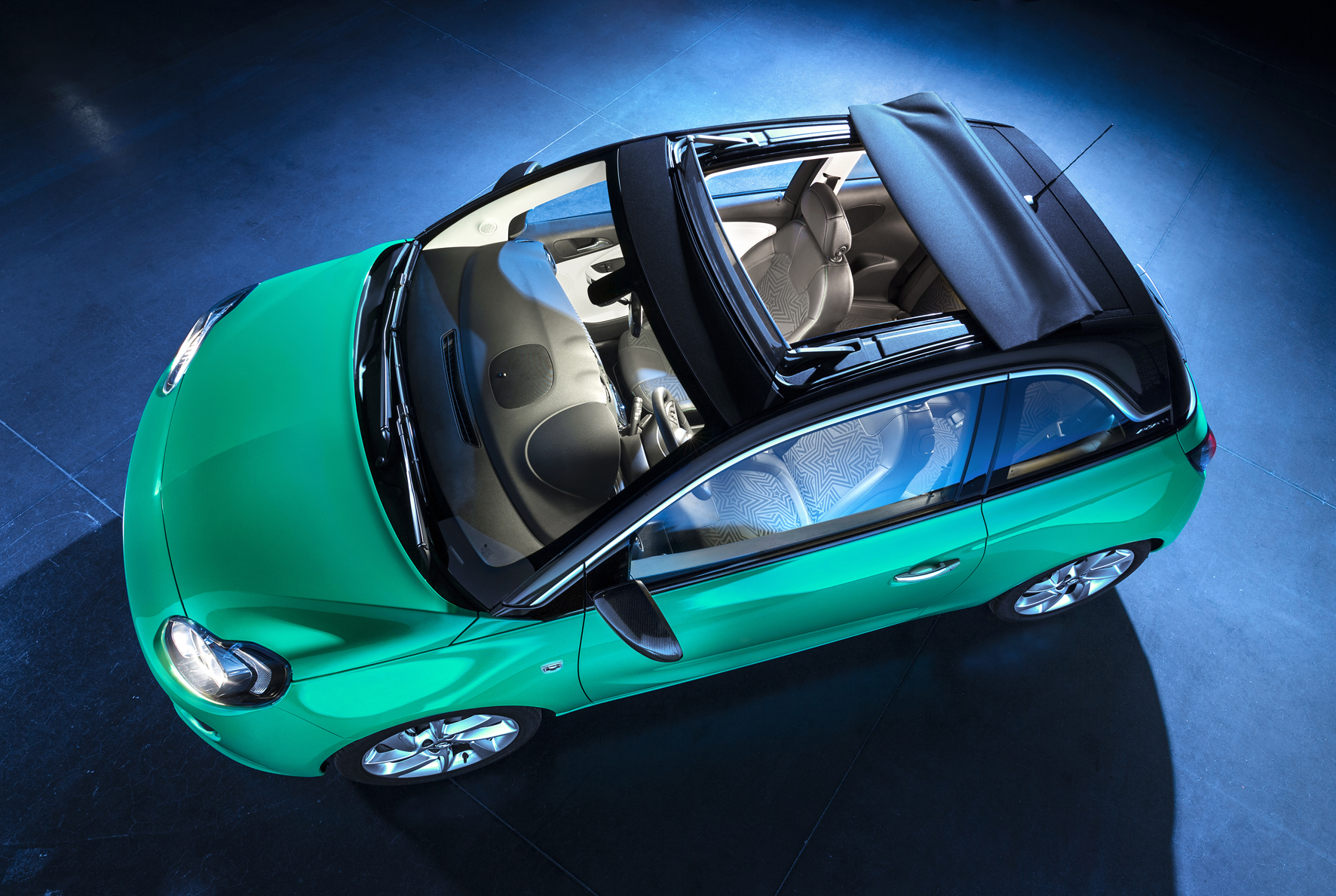 Opel Adam nu ook leverbaar met Easytronic automaat en Swing Top vouwdak.