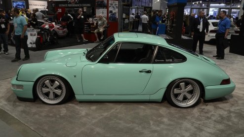 Het Las Vegas Convention Center staat deze dagen volledig in het teken van de SEMA Show. D beurs op het gebied van tuning en performance. Eens kijken wat de show allemaal te bieden heeft.