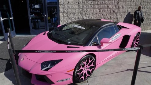 Het Las Vegas Convention Center staat deze dagen volledig in het teken van de SEMA Show. D beurs op het gebied van tuning en performance. Eens kijken wat de show allemaal te bieden heeft.