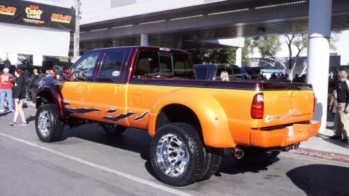 Het Las Vegas Convention Center staat deze dagen volledig in het teken van de SEMA Show. D beurs op het gebied van tuning en performance. Eens kijken wat de show allemaal te bieden heeft.
