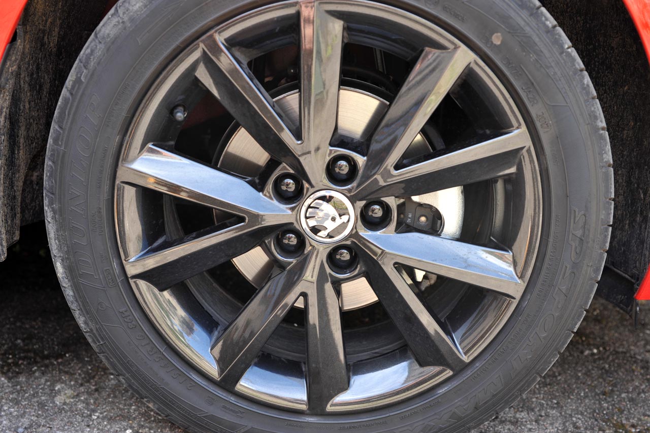 Skoda levert sinds kort twee vermogensvarianten van de 1.0-liter TSI turbomotor in de Fabia. Een levendig machientje zo wijst een rijtest uit.
