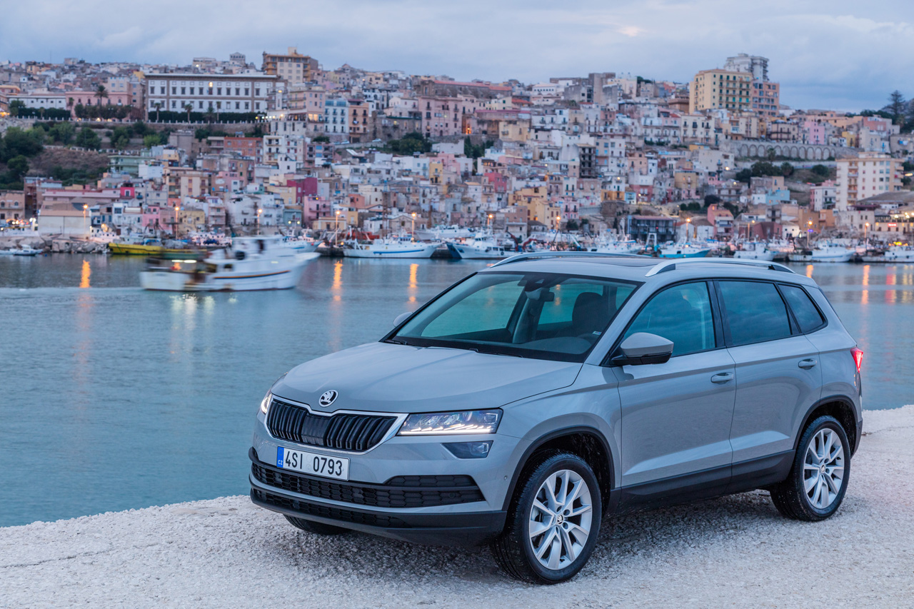 Skoda heeft de vanafprijs bekend gemaakt van de Karoq waarvan de eerste exemplaren in januari worden uitgeleverd.
