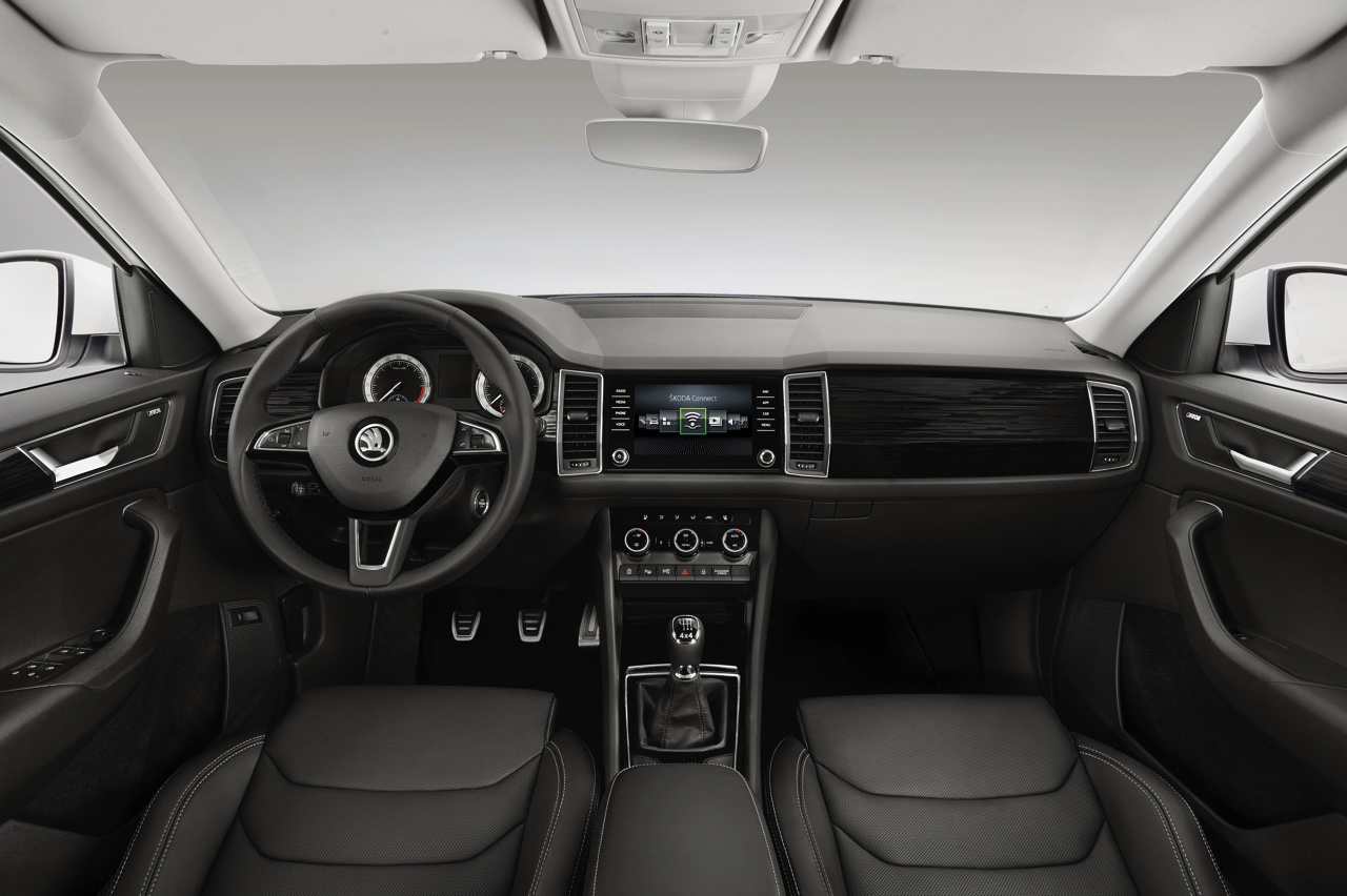 Skoda Kodiaq is nu live onthuld in Berlijn. De nieuwe SUV zit vol met ruimte en zet een aantal leuke primeurs op zijn naam voor extra praktisch gemak. Bekijk hier de beelden.