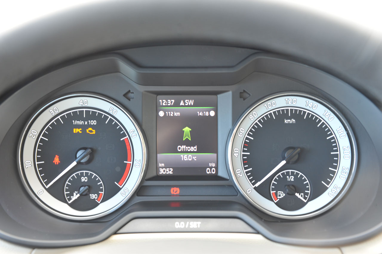 Skoda geeft de Octavia een bescheiden facelift en maakt de uitrusting veel completer met de nodige elektronica. AutoVandaag ging er in Portugal mee op stap.