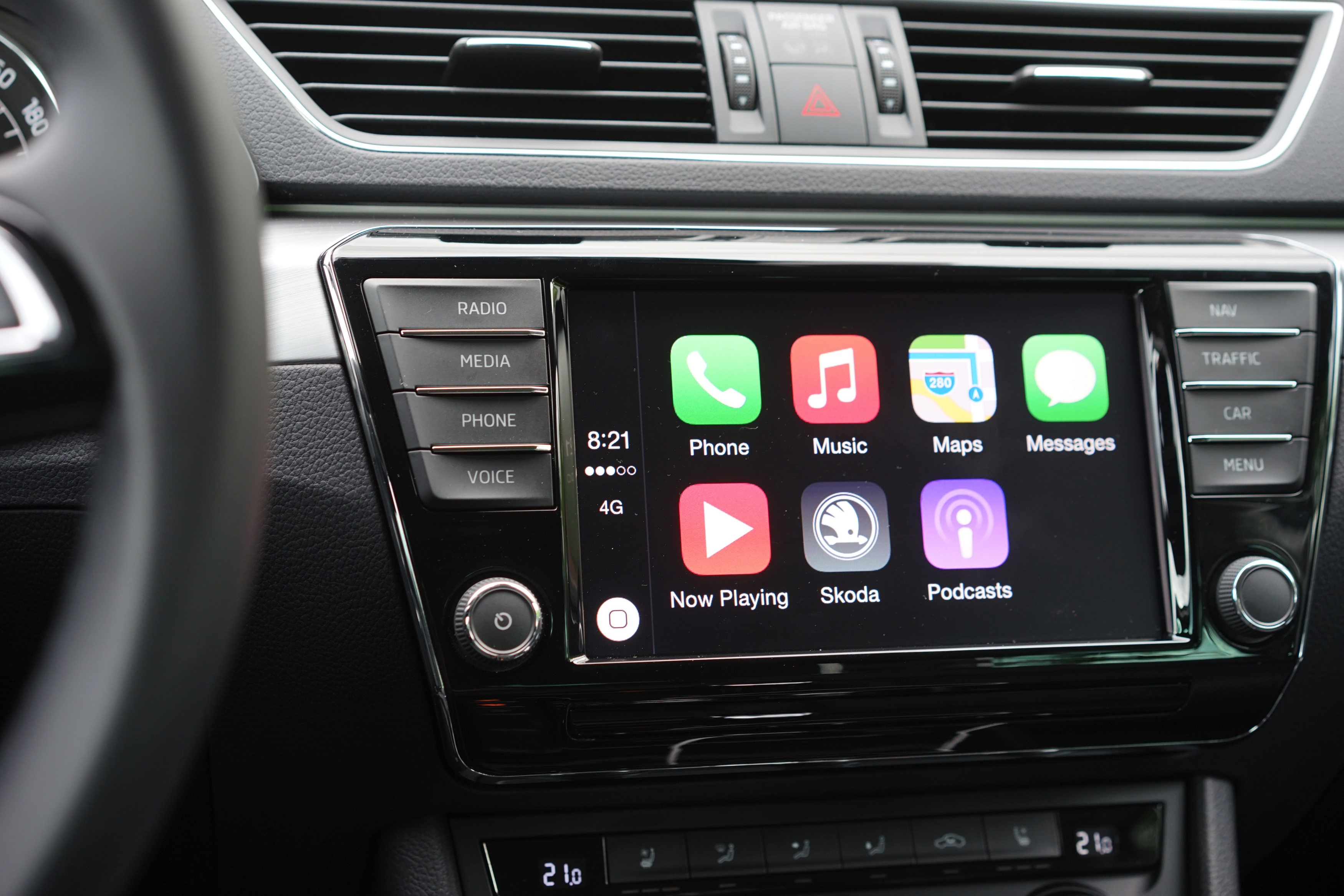 ?Mag de stoel iets naar voren? Ik zit wat krap.? Tenzij Michael Jordan achterin plaats heeft genomen, vermoeden wij dat je dit nooit gaat horen als je de nieuwe Skoda Superb Combi rijdt. Rijtest!