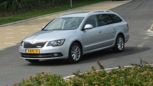 Test Skoda Superb Combi Greenline, die voor 2013 een facelift onderging en met zijn 1.6 TDI diesel weer in aanmerking komt voor 20% bijtelling.