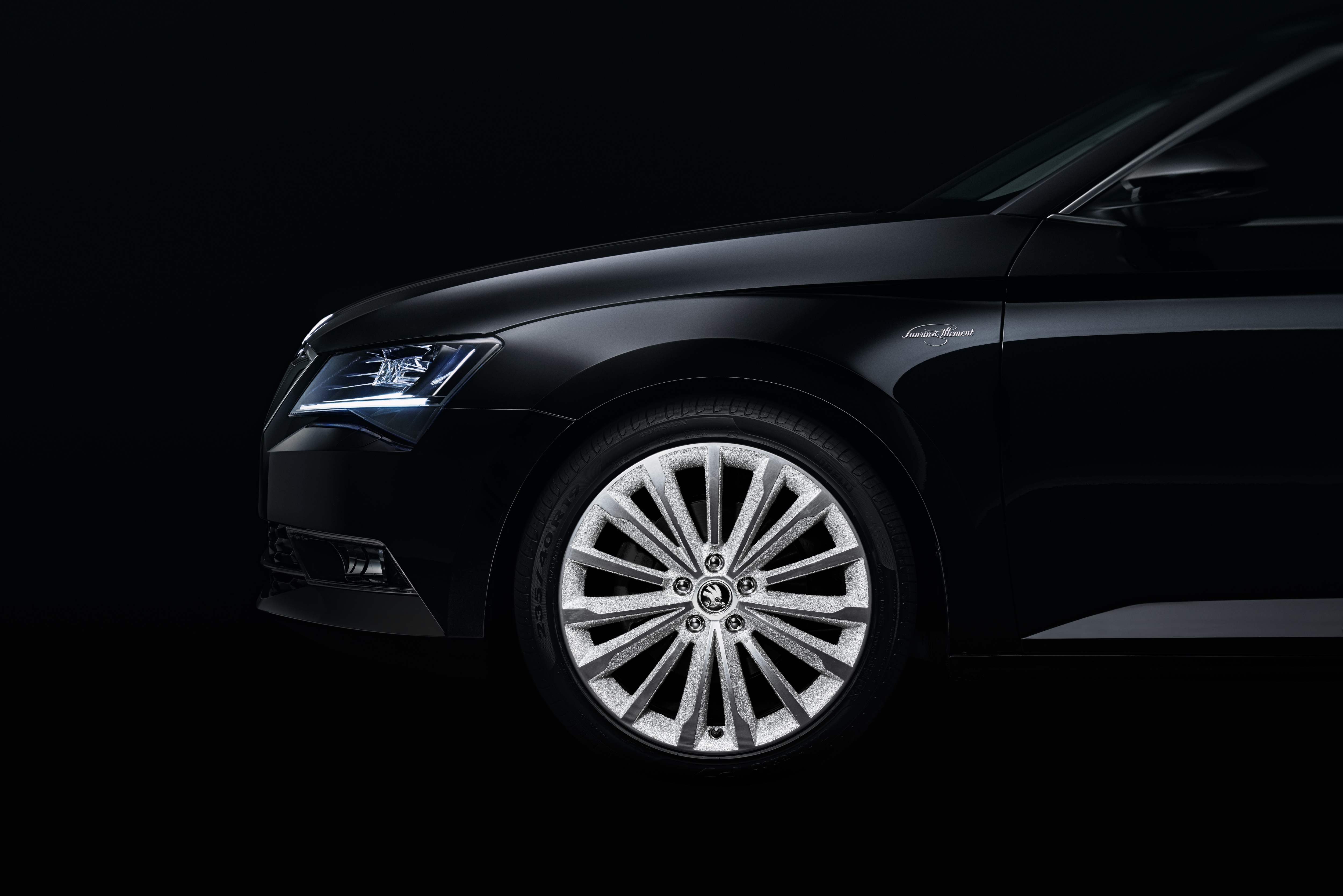 De Skoda Superb Black Crystal speelt glanzende hoofdrol in Design en Fashion week van Praag.