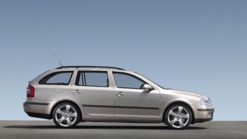 Terwijl de nieuwe koda Octavia het licht heeft gezien op de Autosalon van Parijs, wordt het huidige model nog een keer in de spotlights gezet. Last but not least is de Skoda Octavia Combi Ultimate Ed