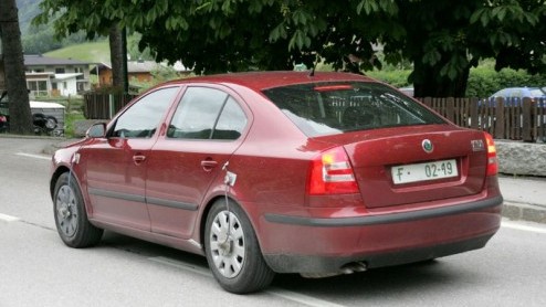 Skoda is druk bezig met het testen van de nieuwe Octavia. Het model krijgt namelijk een facelift. De auto rijdt immers alweer dik twee jaar rond.