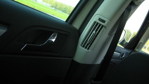 Het woord beenruimte is onlosmakelijk verbonden met de Skoda Superb. Zowel de eerste generatie als het dit jaar gearriveerde model bieden beenruimte die een toplimousine uit de Duitse hoek niet zou mi