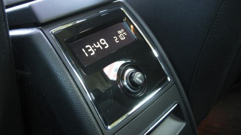 Het woord beenruimte is onlosmakelijk verbonden met de Skoda Superb. Zowel de eerste generatie als het dit jaar gearriveerde model bieden beenruimte die een toplimousine uit de Duitse hoek niet zou mi