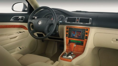 Skoda heeft voor het nieuwe modeljaar de Superb lichtjes aangepast. Je moet goed kijken wil je de verschillen ontdekken.