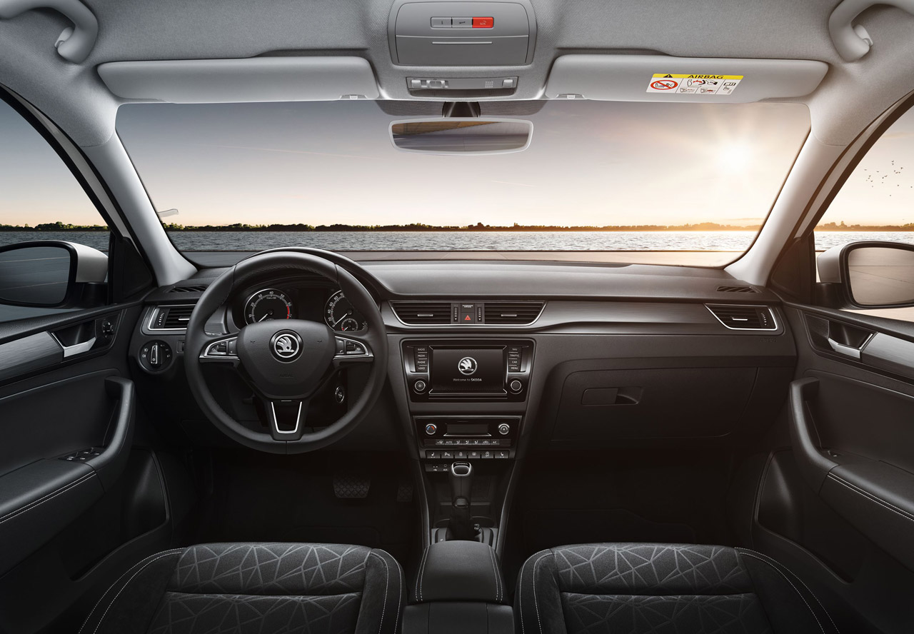 Skoda levert diverse modellen met extra voordeel. Zo zijn er de Clever uitvoeringen van de Fabia en Rapid en een Tech pakket voor de Octavia en Superb.