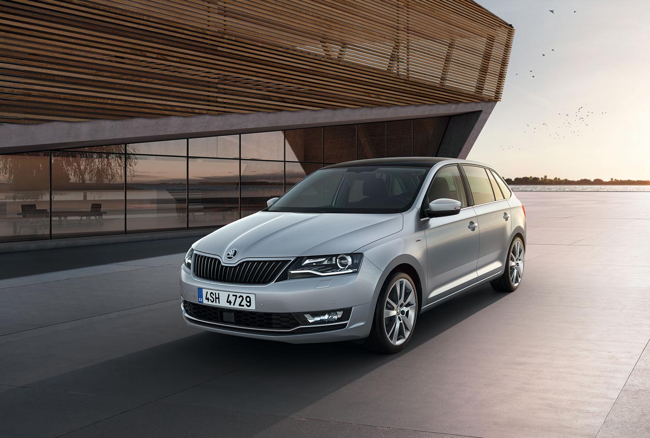 Skoda levert diverse modellen met extra voordeel. Zo zijn er de Clever uitvoeringen van de Fabia en Rapid en een Tech pakket voor de Octavia en Superb.