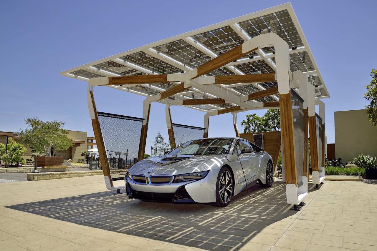 BMW toont slimme laadconcepten voor de BMW i modellen met 360 Electric en de BMW Energy Storage Concept.