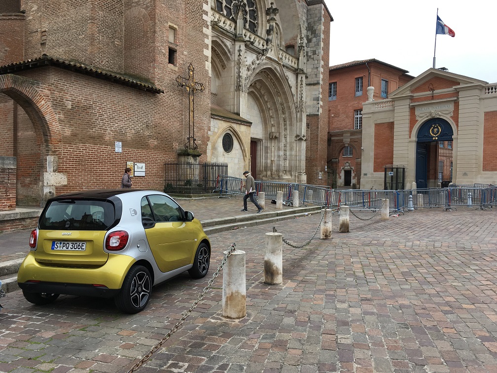 De Smart-modellen zijn er nu ook als Electric Drive. Hoe ver komen de auto's in de praktijk? AutoVandaag zocht het uit met een rijtest in Toulouse.