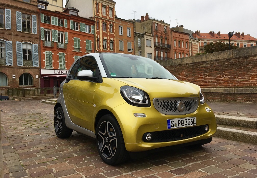 De Smart-modellen zijn er nu ook als Electric Drive. Hoe ver komen de auto's in de praktijk? AutoVandaag zocht het uit met een rijtest in Toulouse.