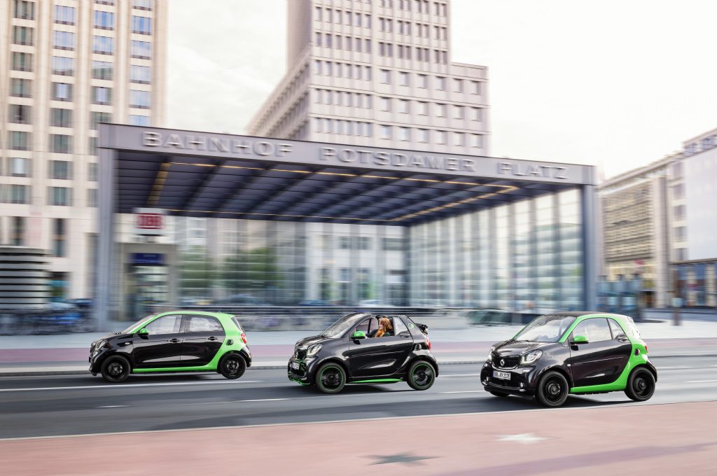 De details van de Smart Electric Drive-modellen van de Fortwo, Fortwo Cabrio en Forfour zijn nu bekend.