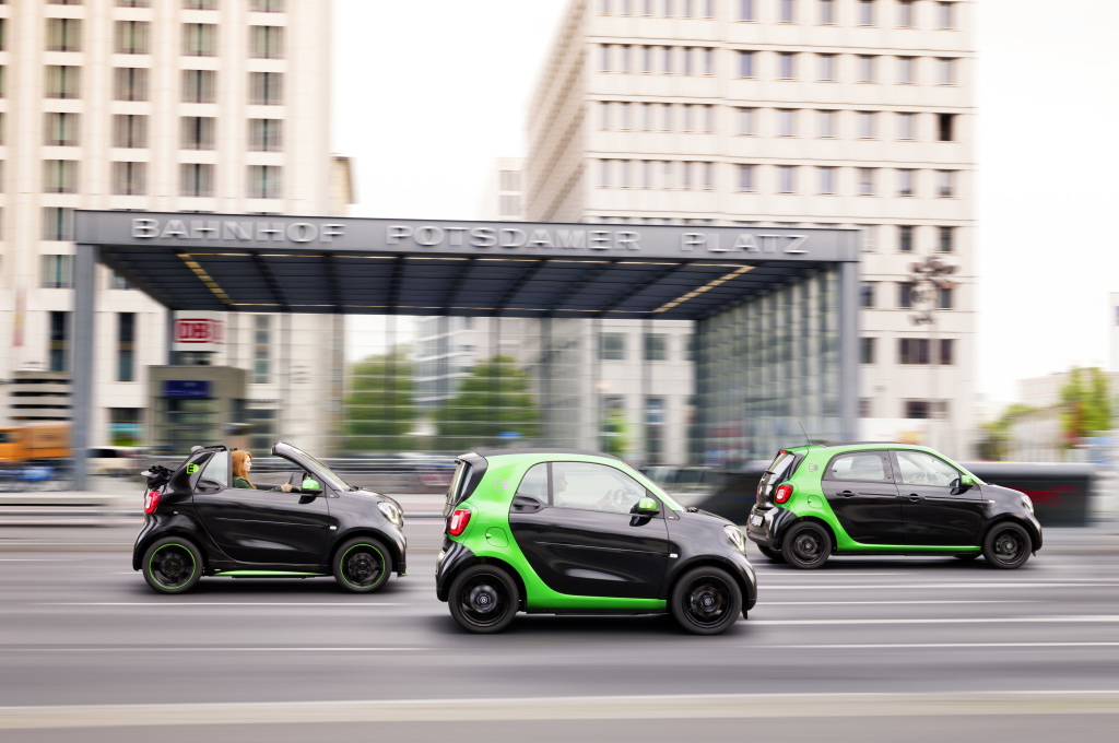 De details van de Smart Electric Drive-modellen van de Fortwo, Fortwo Cabrio en Forfour zijn nu bekend.