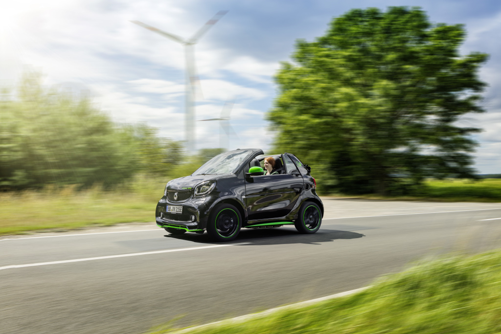 De details van de Smart Electric Drive-modellen van de Fortwo, Fortwo Cabrio en Forfour zijn nu bekend.