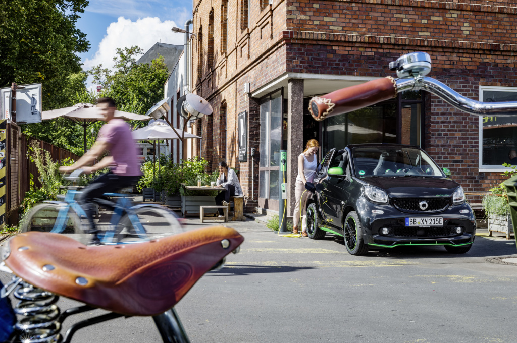 De details van de Smart Electric Drive-modellen van de Fortwo, Fortwo Cabrio en Forfour zijn nu bekend.