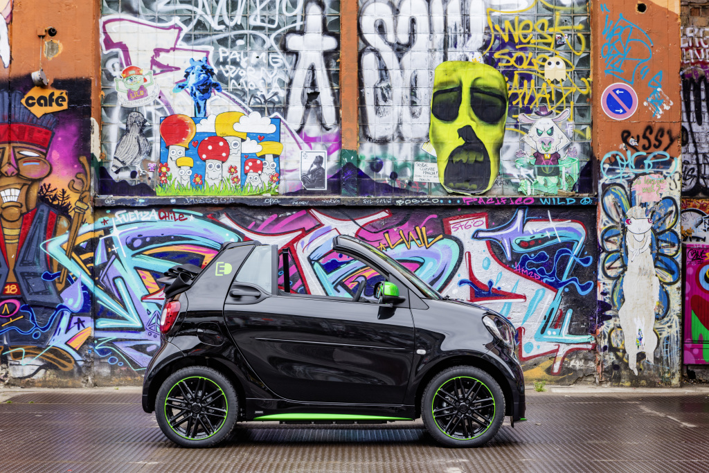 De details van de Smart Electric Drive-modellen van de Fortwo, Fortwo Cabrio en Forfour zijn nu bekend.