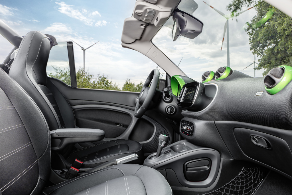 De details van de Smart Electric Drive-modellen van de Fortwo, Fortwo Cabrio en Forfour zijn nu bekend.