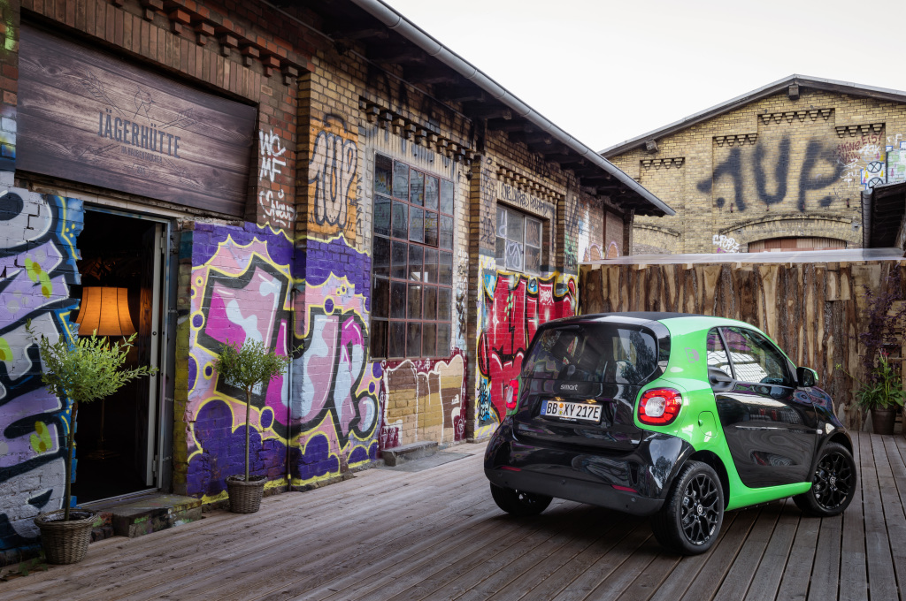 De details van de Smart Electric Drive-modellen van de Fortwo, Fortwo Cabrio en Forfour zijn nu bekend.