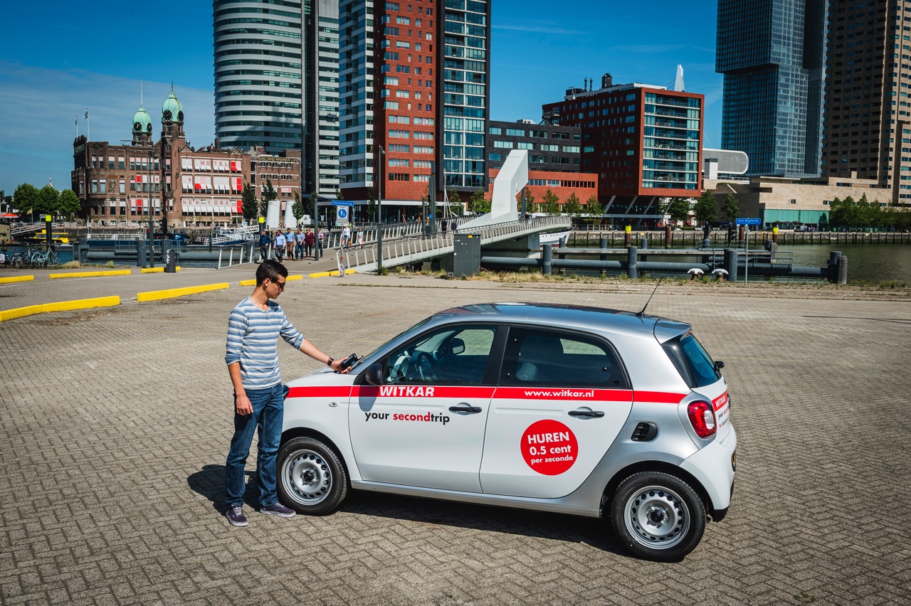 De Witkar is terug in Nederland. De stad Rotterdam omarmt 50 exemplaren van de smart forfour voor freefloating autoverhuur in het centrum van de Havenstad.