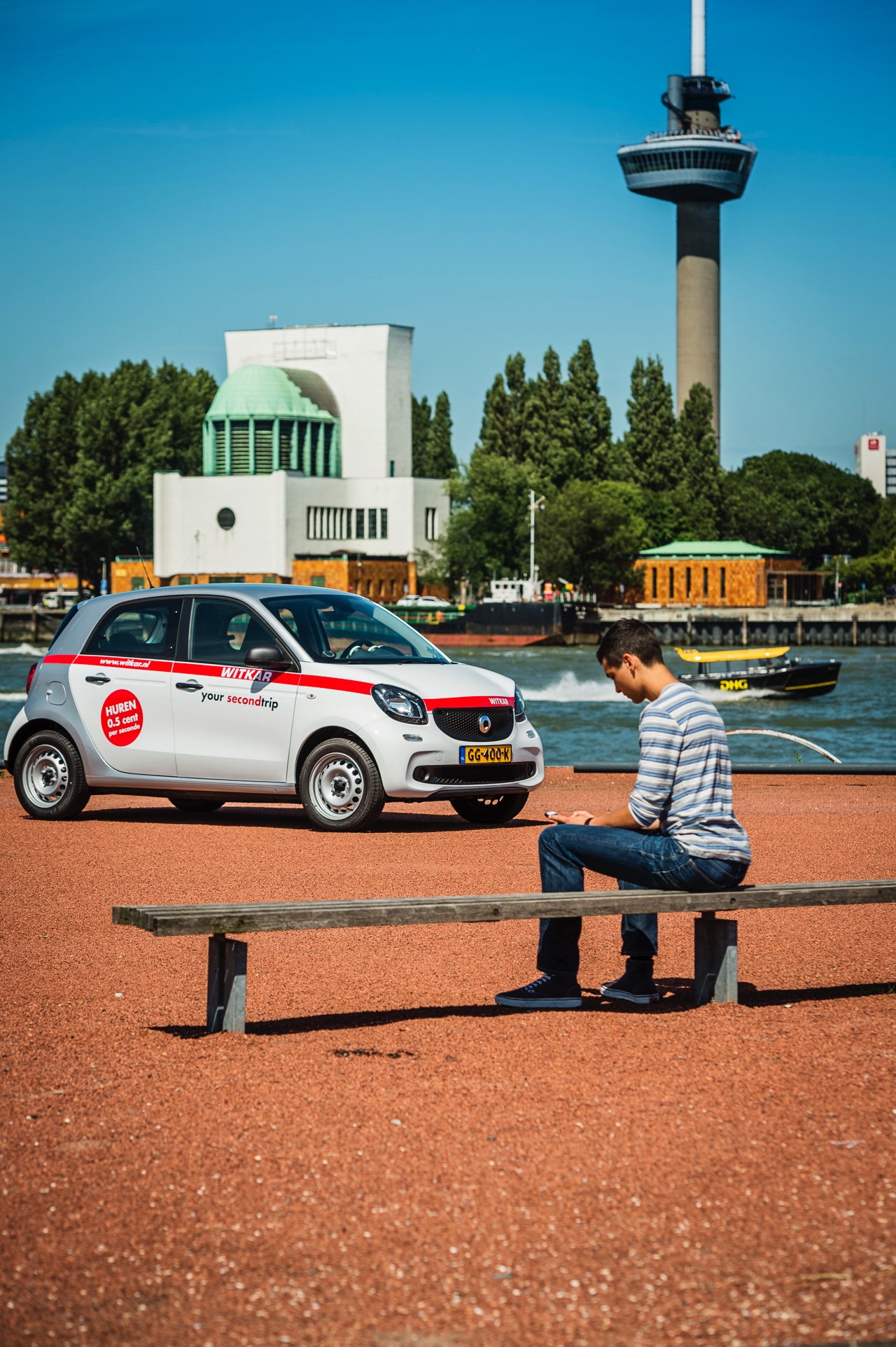 De Witkar is terug in Nederland. De stad Rotterdam omarmt 50 exemplaren van de smart forfour voor freefloating autoverhuur in het centrum van de Havenstad.