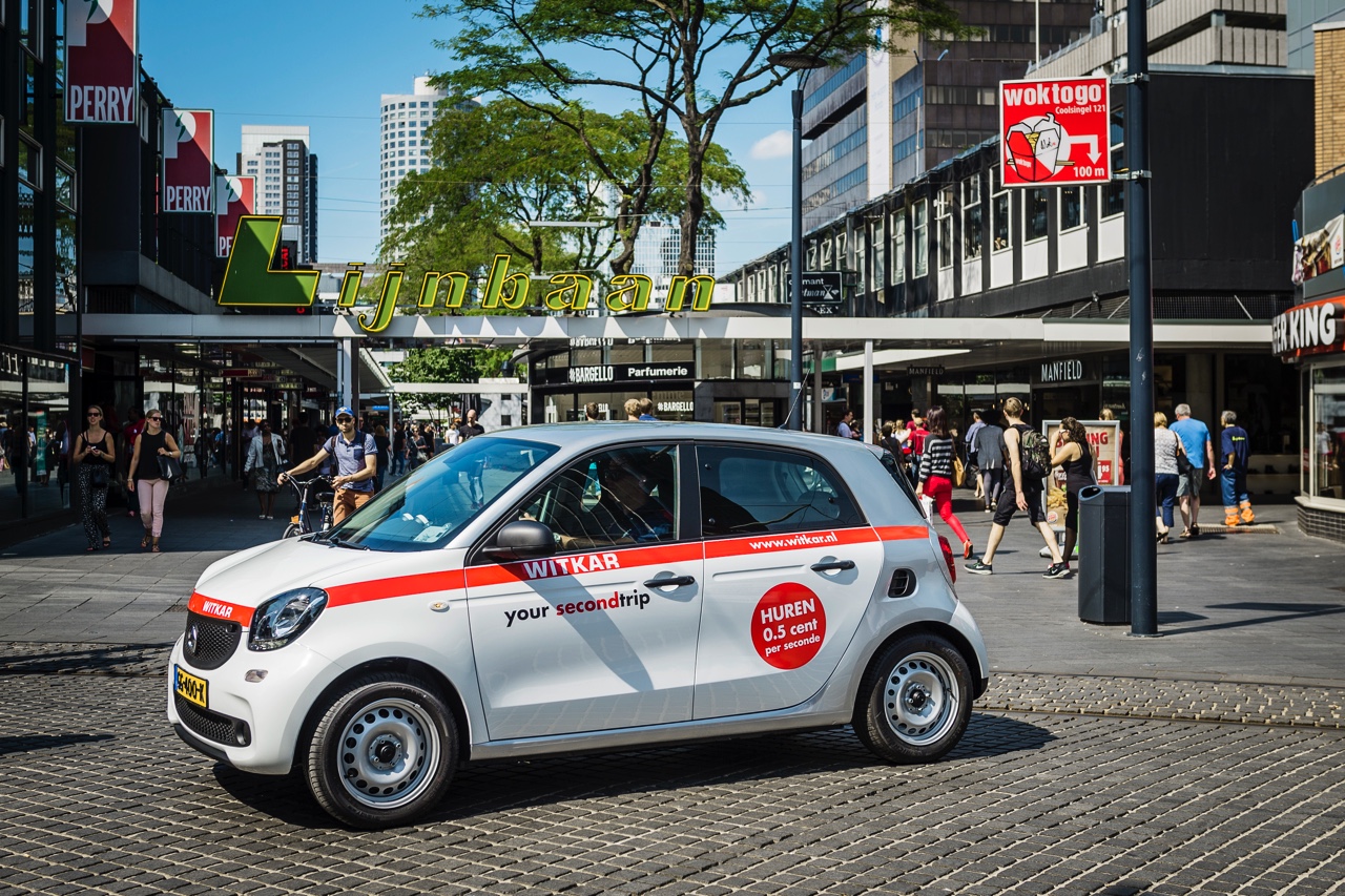 De Witkar is terug in Nederland. De stad Rotterdam omarmt 50 exemplaren van de smart forfour voor freefloating autoverhuur in het centrum van de Havenstad.