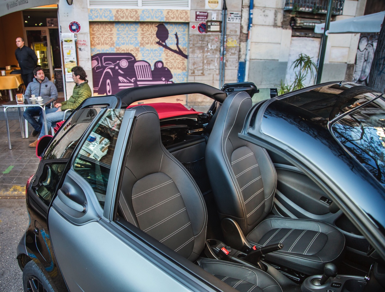 Prijzen en uitvoeringen smart fortwo cabrio bekend. De fortwo cabriolet is er vanaf 16.995 euro met standaard twinamic automaat.
