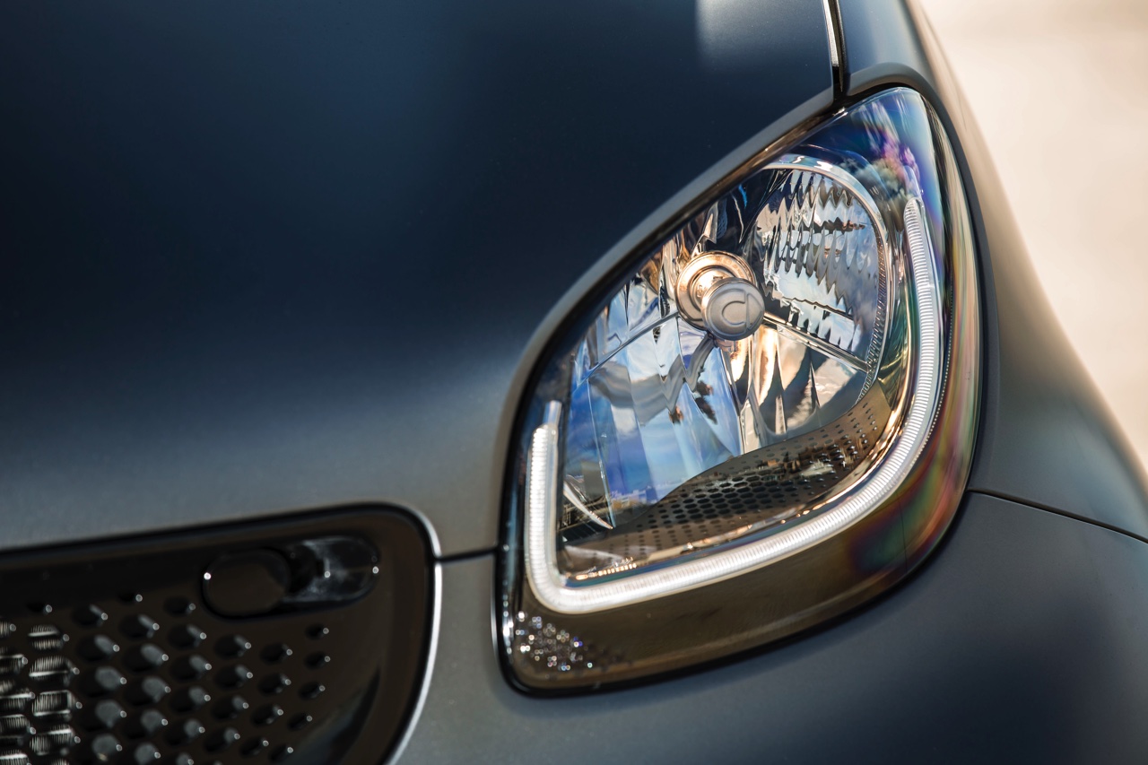 Prijzen en uitvoeringen smart fortwo cabrio bekend. De fortwo cabriolet is er vanaf 16.995 euro met standaard twinamic automaat.