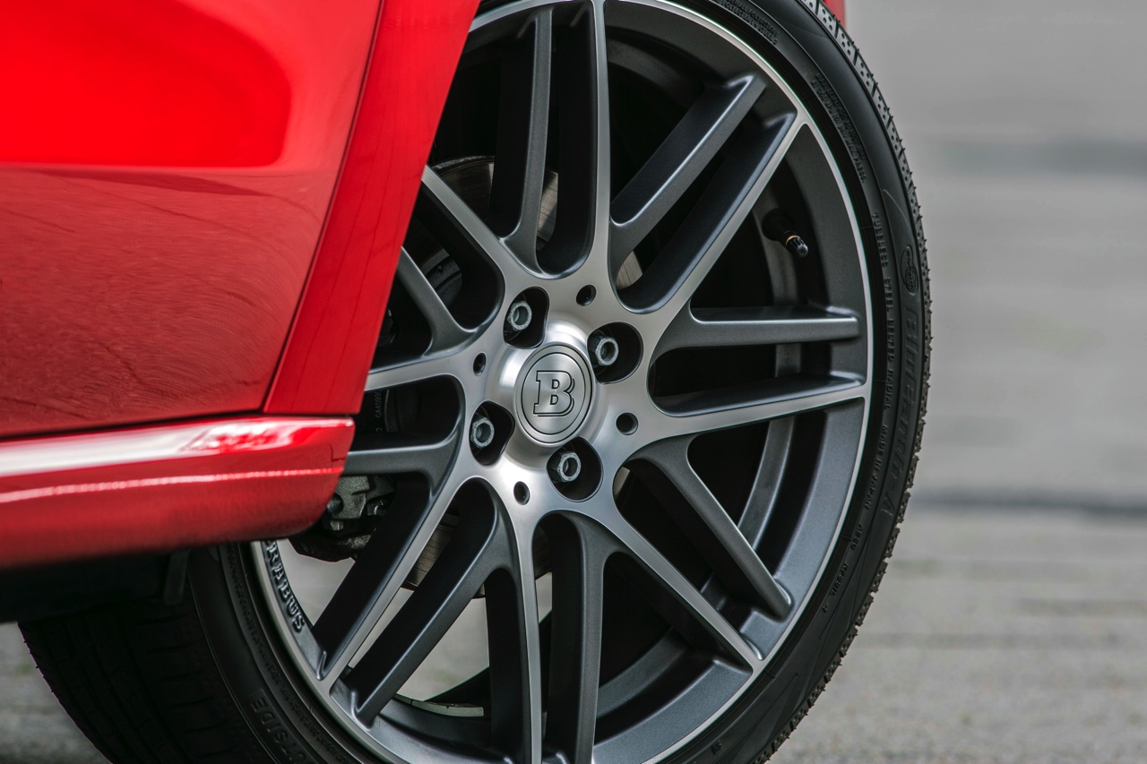 Autotest nieuwe smart BRABUS fortwo en forfour. Het sportieve duo met 109 pk turbomotor en twinamic automaat heeft meer in hun mars dan ooit en we mochten er zelfs het circuit mee op.