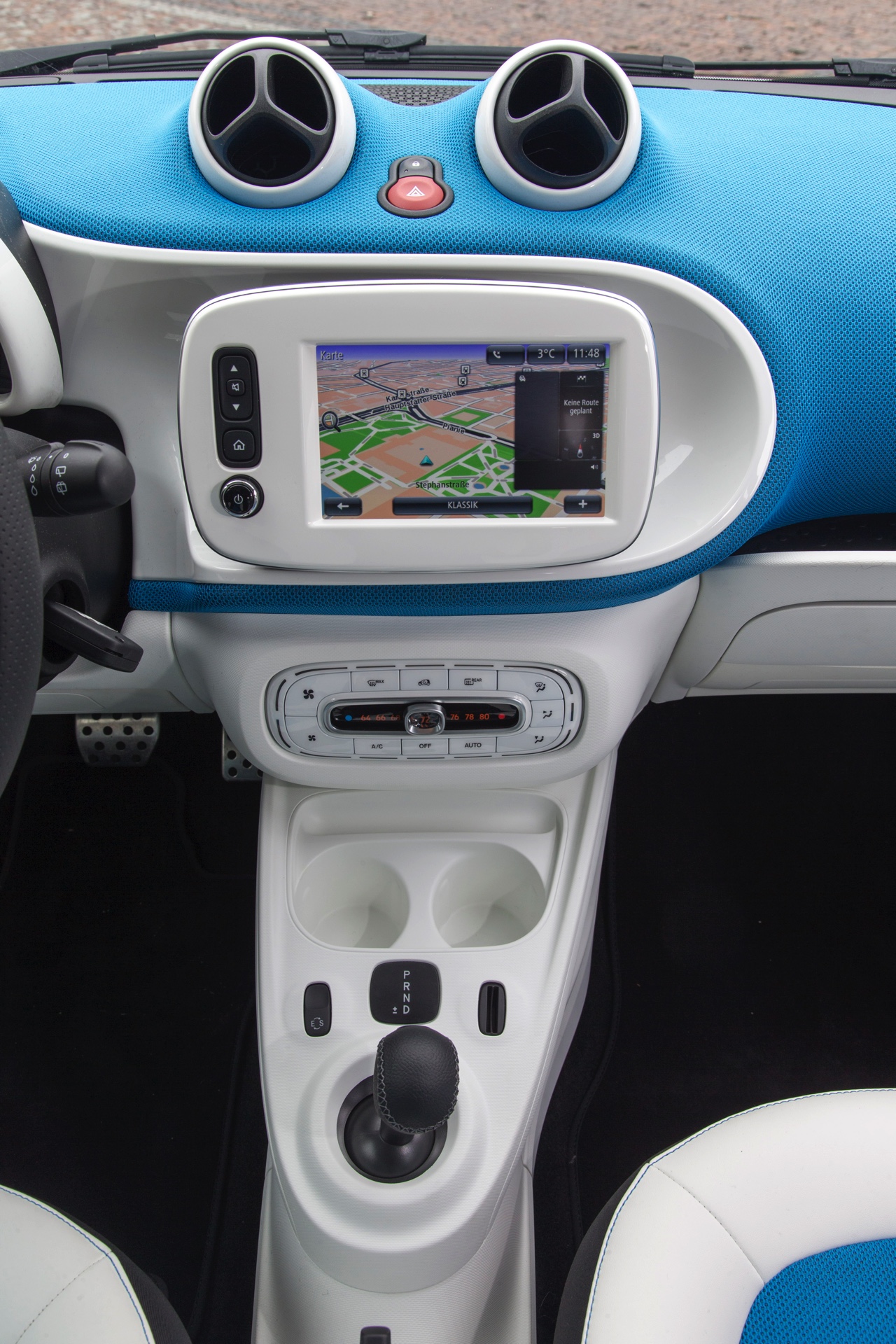 Autotest nieuwe Smart fortwo met twinamic automaat gereden in Stuttgart. De nieuwe transmissie is een aanwinst voor de tweezitter om lekker vlot en toch zuinig door de stad te rijden.