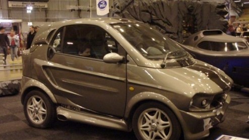 Bij de concullega's van Autoblog kwam ik een wel heel erg lachwekkende auto tegen. Hou je vast.