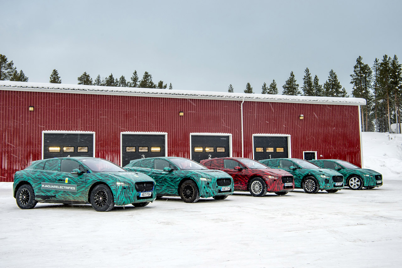 Jaguar testte de nieuwe elektrische I-Pace onder polaire omstandigheden. 1 maart wordt de auto definitief onthuld.